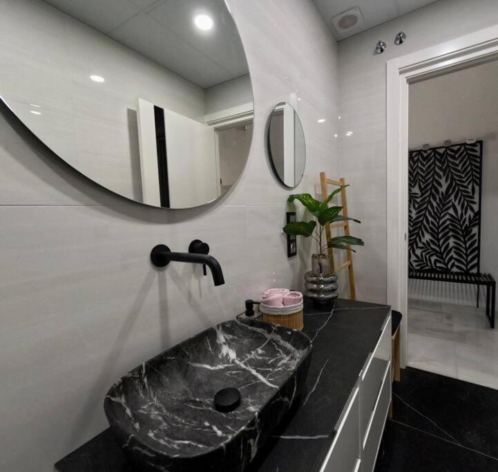 Loft Puerta De Capitulares Apartment Kordoba Bagian luar foto